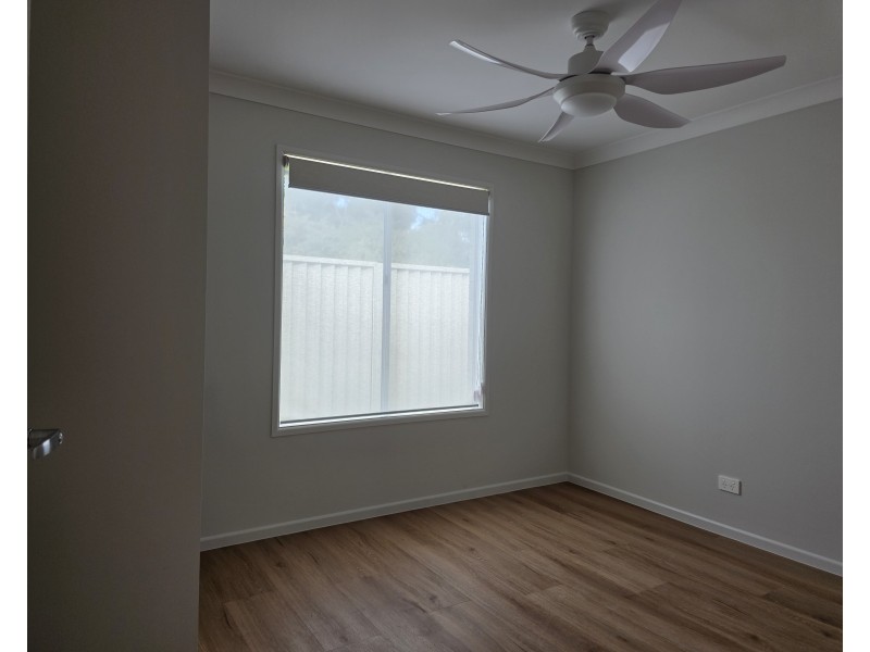 25b Enford Street, Hillcrest QLD 4118
