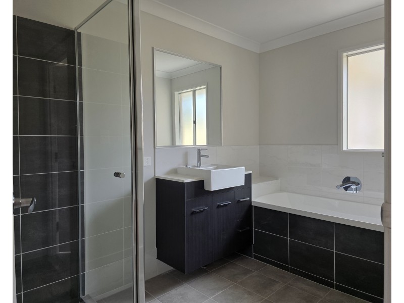 25b Enford Street, Hillcrest QLD 4118