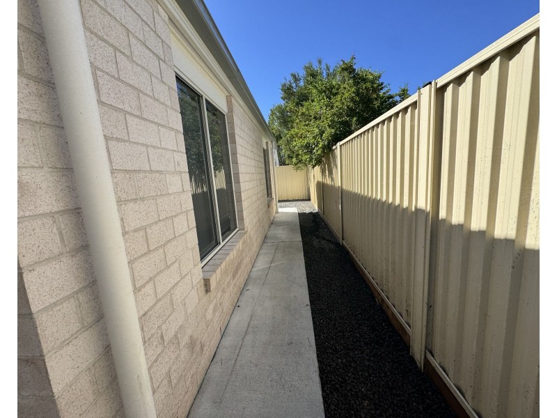 25b Enford Street, Hillcrest QLD 4118