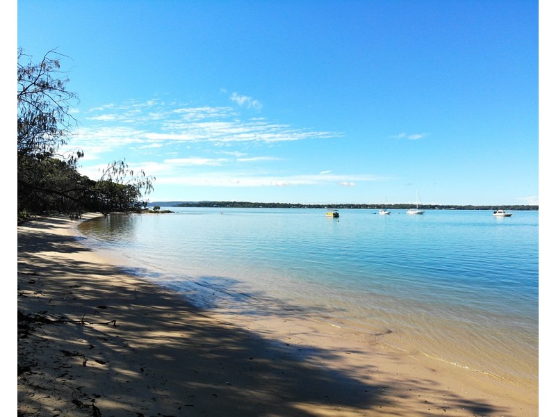 15 Orange Grove Street, Coochiemudlo Island QLD 4184
