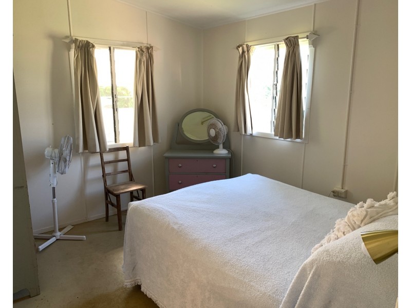 15 Orange Grove Street, Coochiemudlo Island QLD 4184