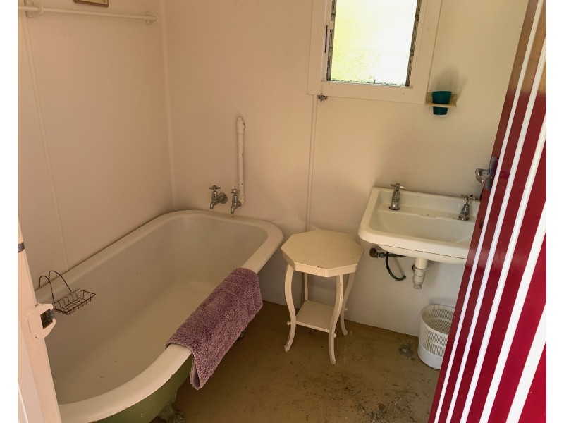 15 Orange Grove Street, Coochiemudlo Island QLD 4184