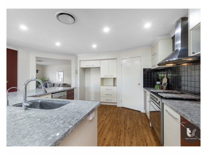 15 Caswell Crescent, Redland Bay QLD 4165