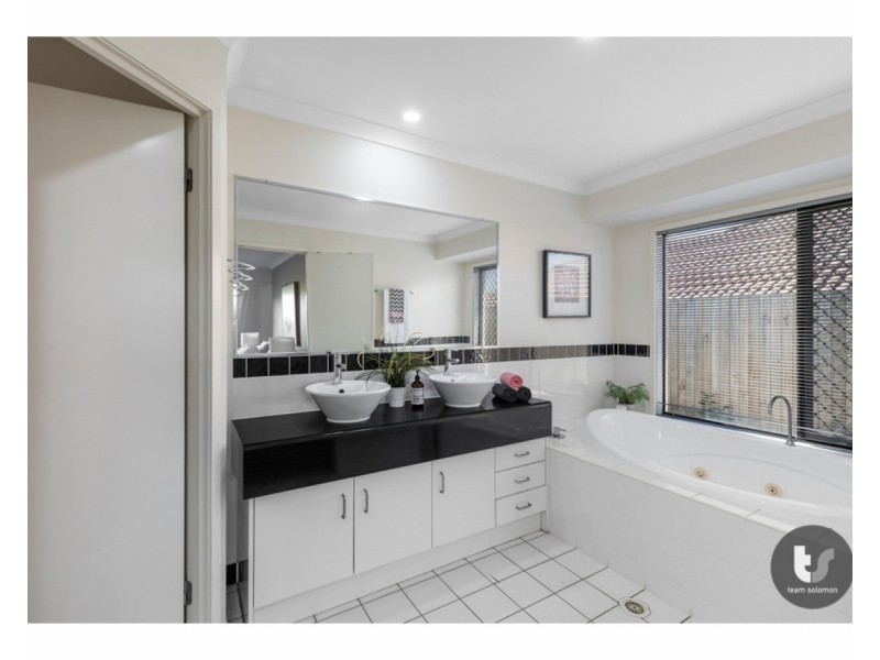 15 Caswell Crescent, Redland Bay QLD 4165