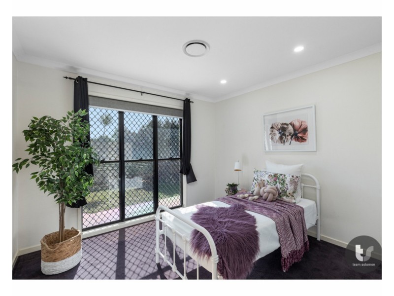 15 Caswell Crescent, Redland Bay QLD 4165