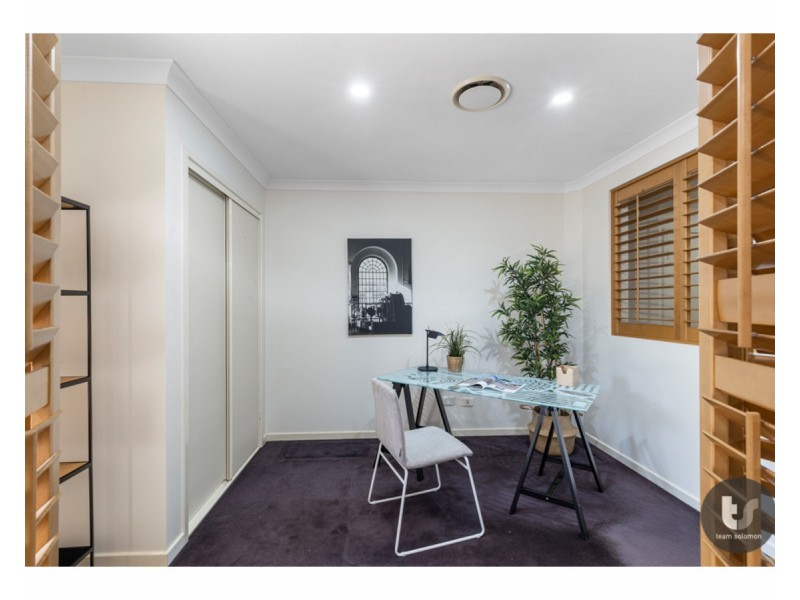 15 Caswell Crescent, Redland Bay QLD 4165