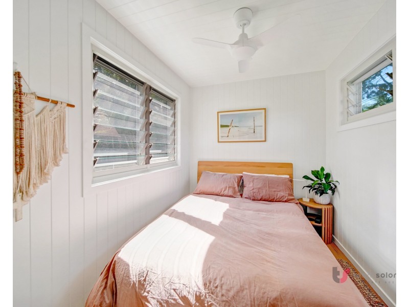 16 Merindah Street, Coochiemudlo Island QLD 4184