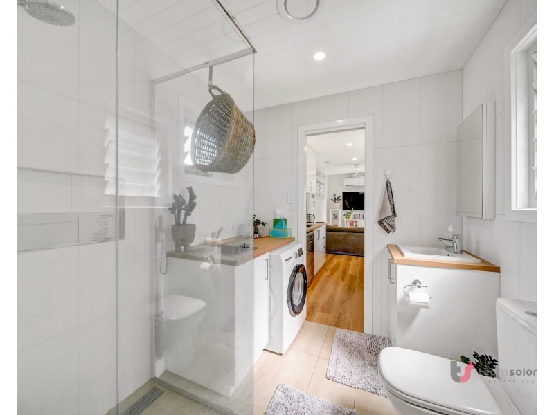 16 Merindah Street, Coochiemudlo Island QLD 4184