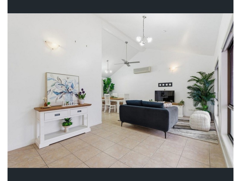 25 Dorachus Drive, Regents Park QLD 4118