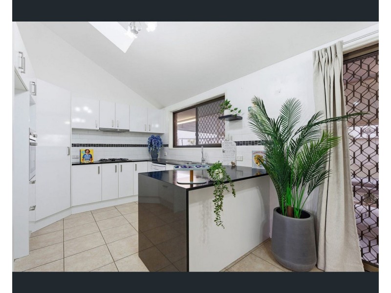 25 Dorachus Drive, Regents Park QLD 4118
