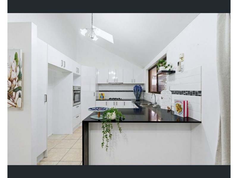 25 Dorachus Drive, Regents Park QLD 4118