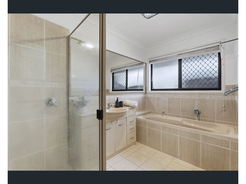 25 Dorachus Drive, Regents Park QLD 4118