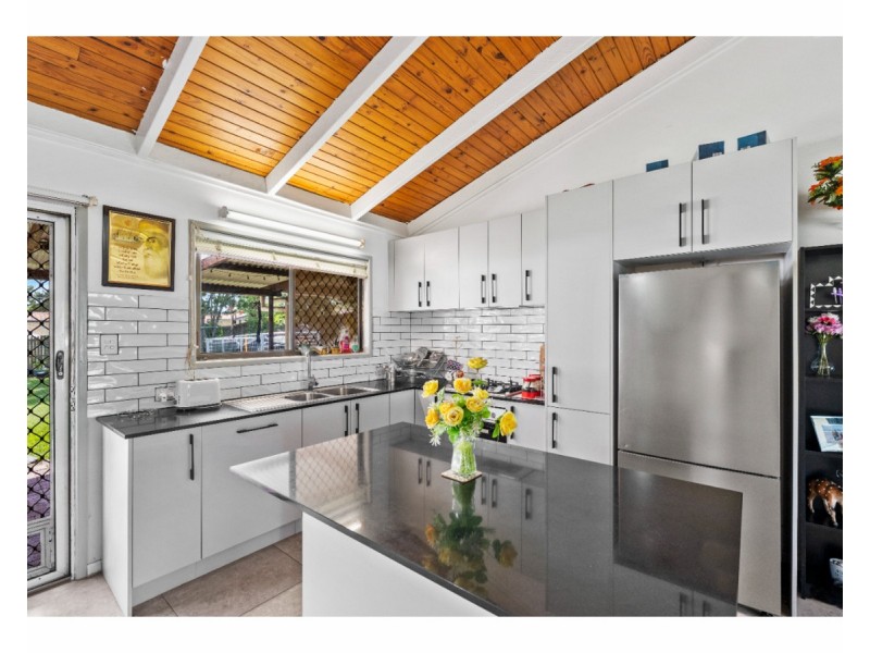 25 Enford Street, Hillcrest QLD 4118