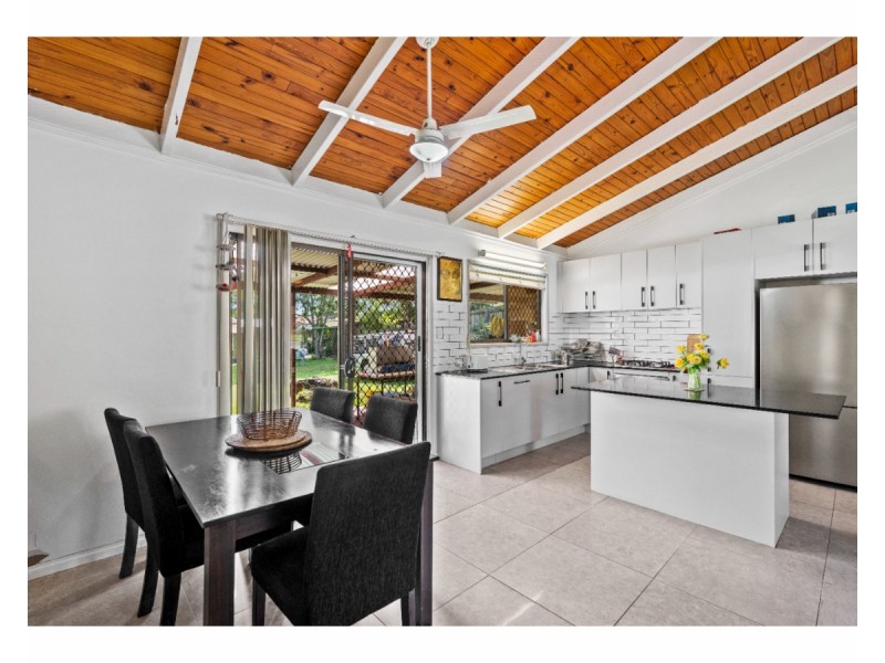 25 Enford Street, Hillcrest QLD 4118