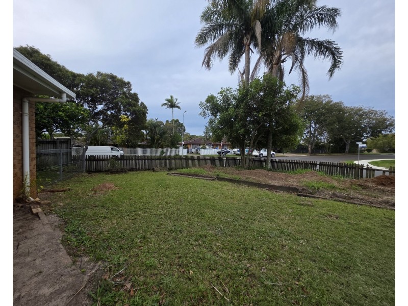 1 Poinciana Avenue, Victoria Point QLD 4165