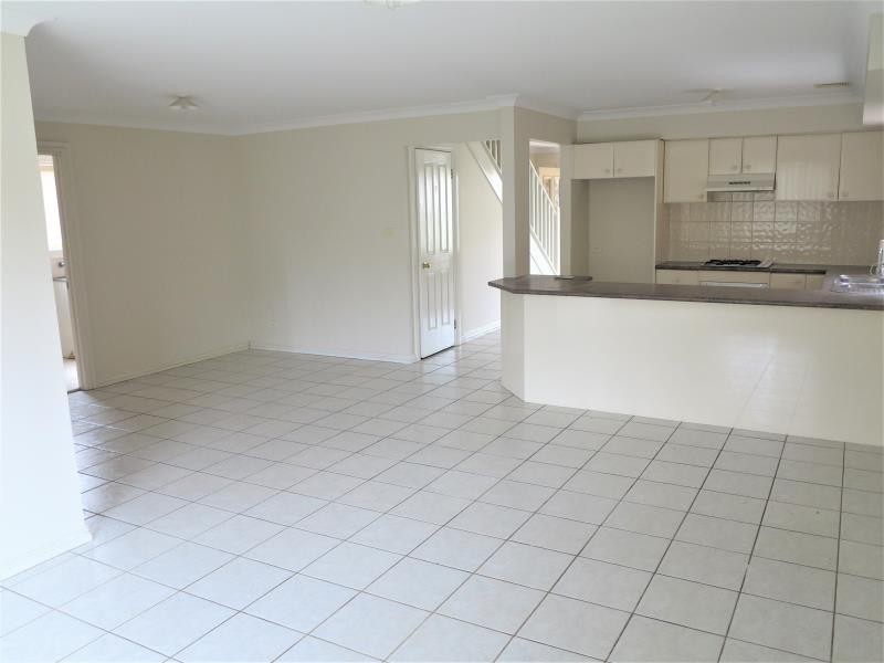 10 Ridgeway Close, West Hoxton NSW 2171