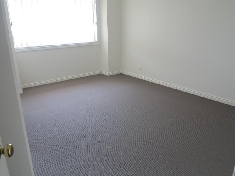 10 Ridgeway Close, West Hoxton NSW 2171