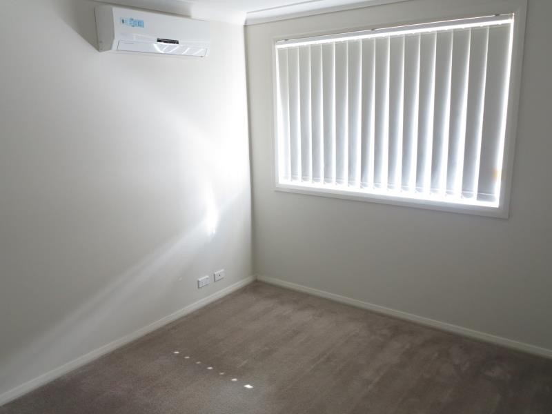 19 Atlantic Blvd, Glenfield NSW 2167