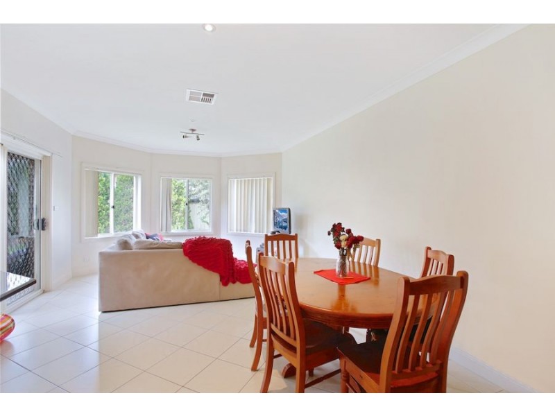 18 Lochview Cres, Mount Annan NSW 2567