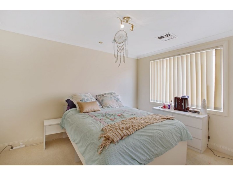 18 Lochview Cres, Mount Annan NSW 2567