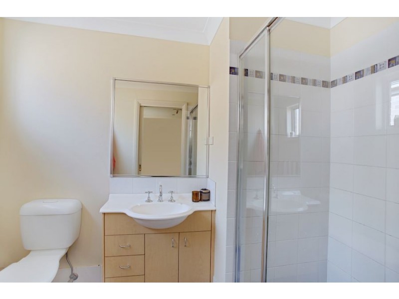 18 Lochview Cres, Mount Annan NSW 2567