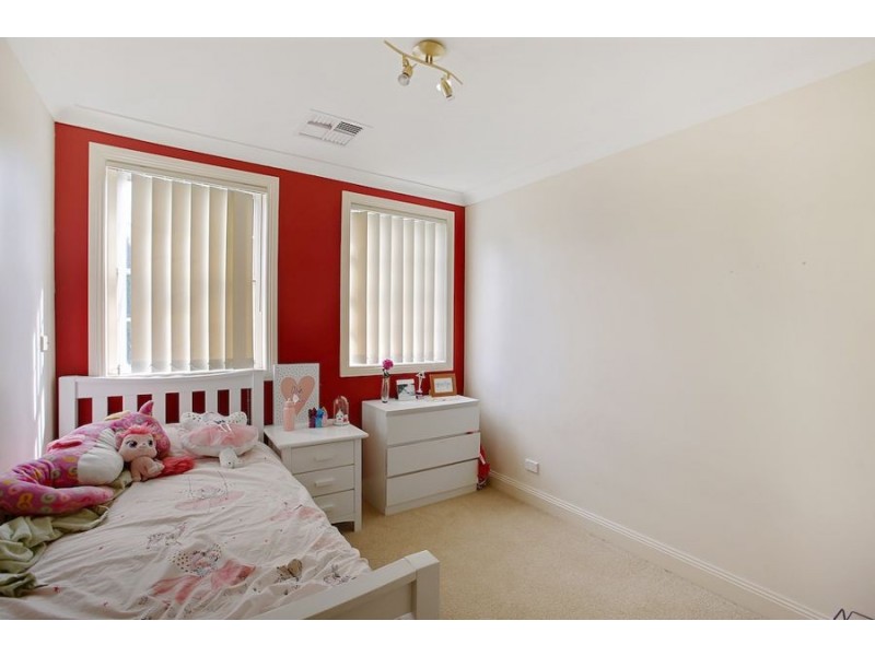 18 Lochview Cres, Mount Annan NSW 2567