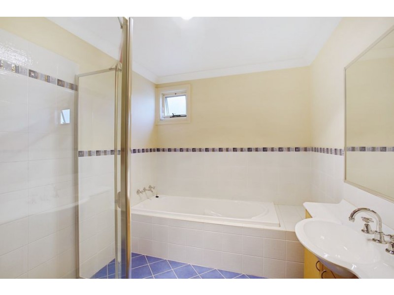 18 Lochview Cres, Mount Annan NSW 2567