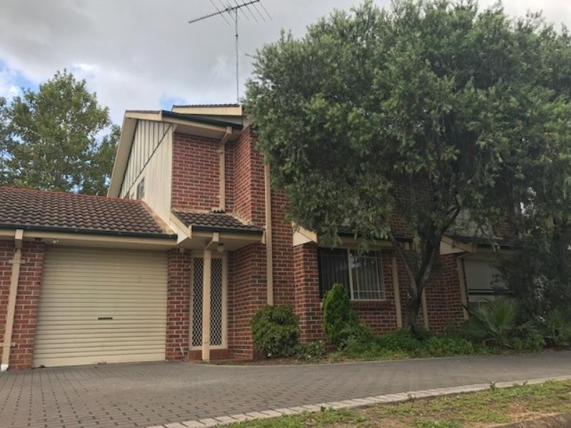 2/2 Wellwood Ave, Moorebank NSW 2170