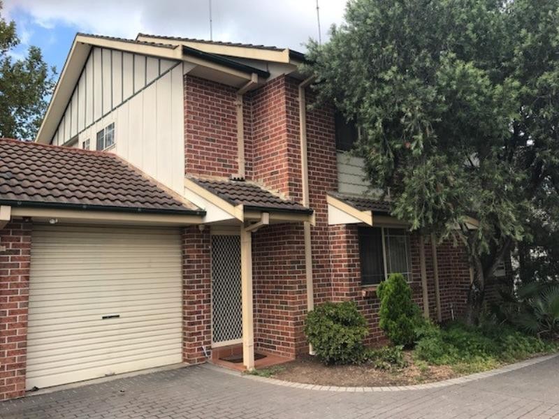 2/2 Wellwood Ave, Moorebank NSW 2170