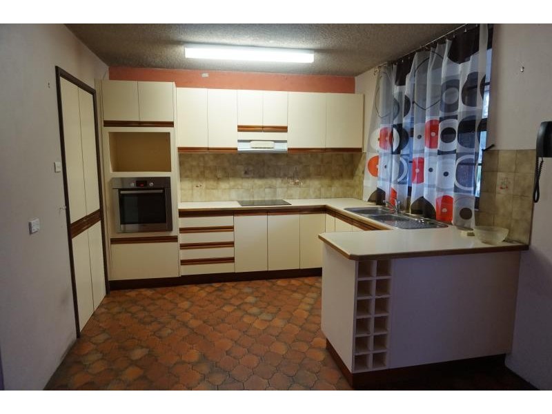 2 Kalimna Street, Moorebank NSW 2170