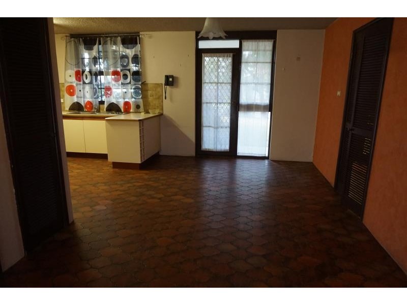 2 Kalimna Street, Moorebank NSW 2170