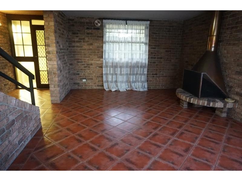 2 Kalimna Street, Moorebank NSW 2170