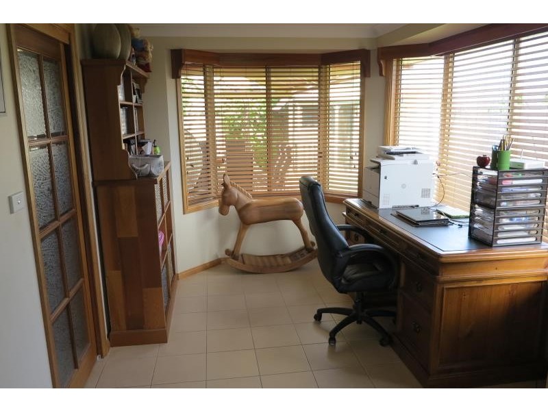 8 Marin Place, Prestons NSW 2170