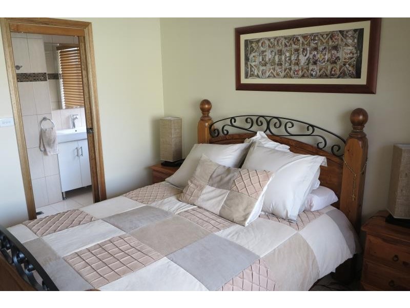 8 Marin Place, Prestons NSW 2170