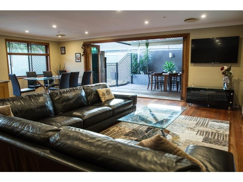 1 Orlando Pl, Edensor Park NSW 2176