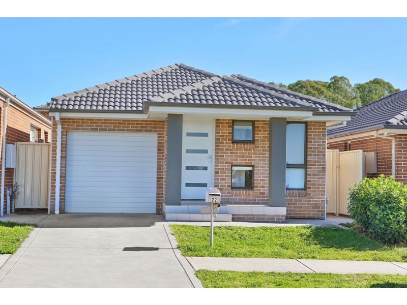 22 Bird Walton Ave, Middleton Grange NSW 2171