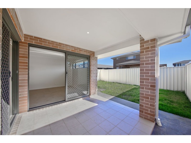 22 Bird Walton Ave, Middleton Grange NSW 2171