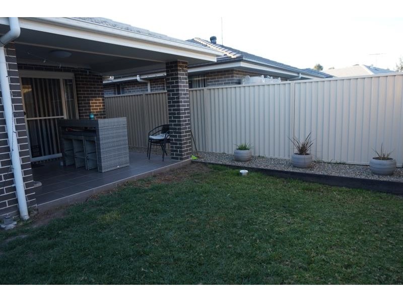 8 Leeton, Hinchinbrook NSW 2168