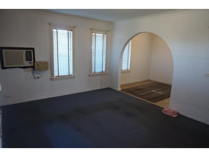 8 Banks Road, Busby NSW 2168