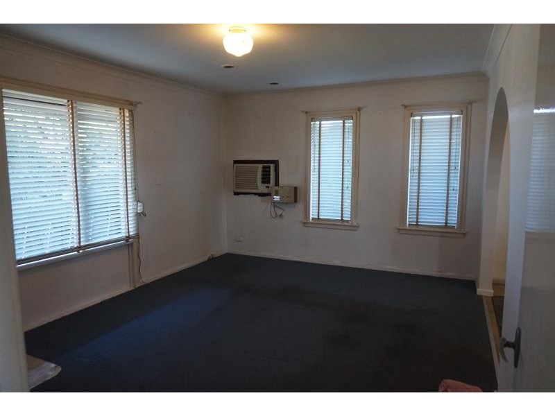 8 Banks Road, Busby NSW 2168