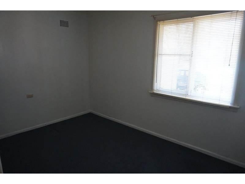 8 Banks Road, Busby NSW 2168