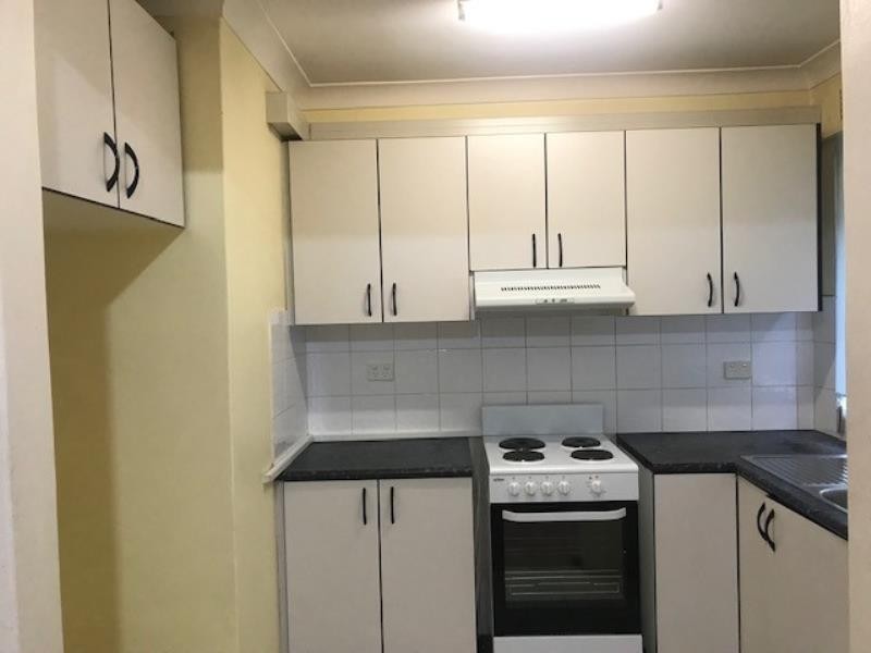 4/12 DRUMMOND ST, Warwick Farm NSW 2170