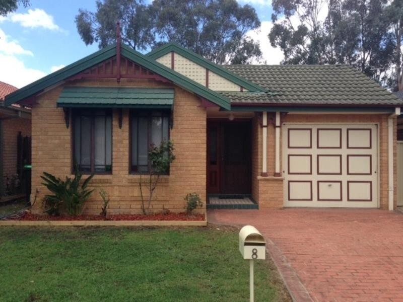 8 Clarendon Court, Wattle Grove NSW 2173