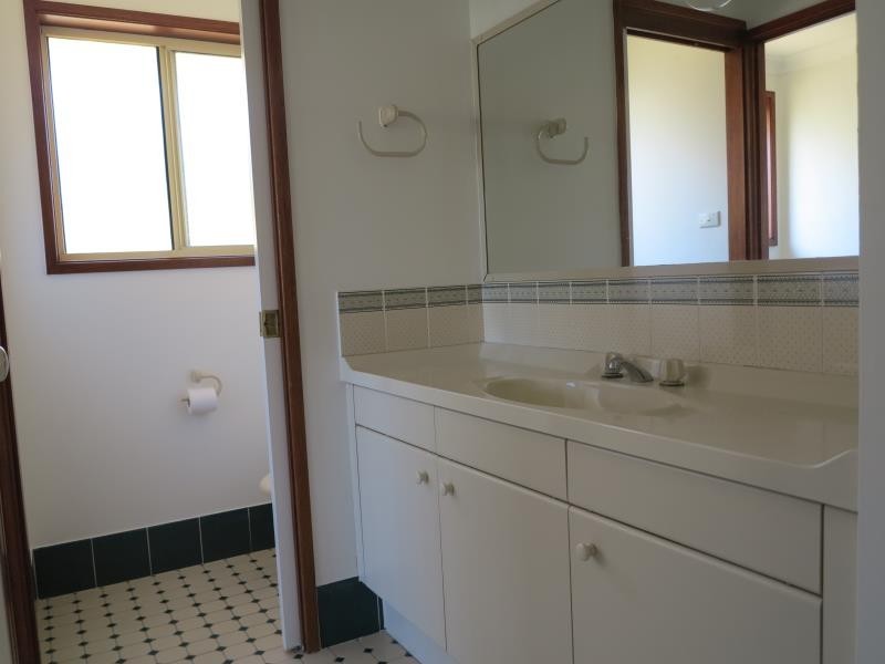8 Clarendon Court, Wattle Grove NSW 2173