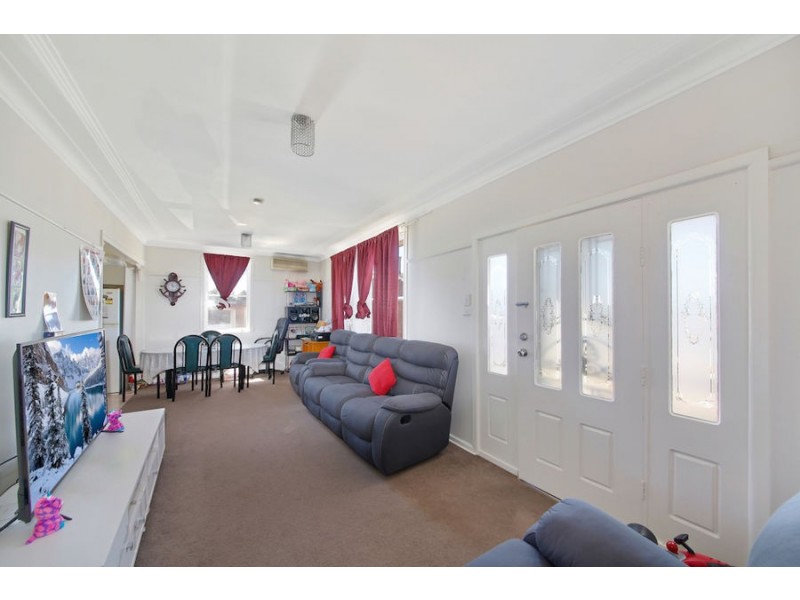 10 Gruner Pl, Mount Pritchard NSW 2170