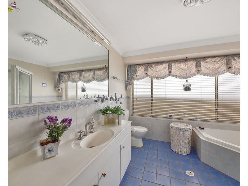 8 Kensington Dr, Harrington Park NSW 2567