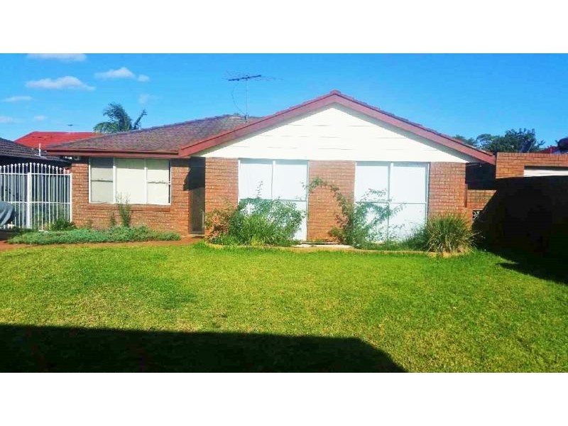 16 Hanna Ave, Lurnea NSW 2170