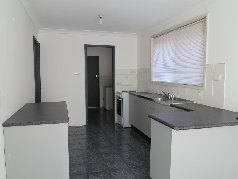 16 Hanna Ave, Lurnea NSW 2170