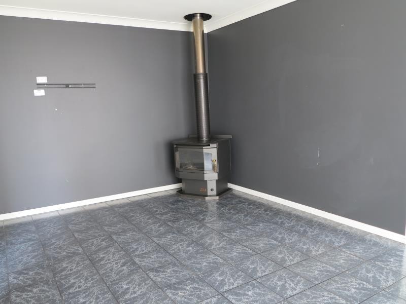 16 Hanna Ave, Lurnea NSW 2170