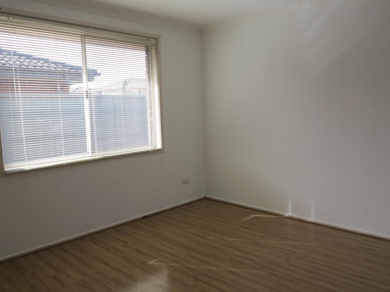 16 Hanna Ave, Lurnea NSW 2170